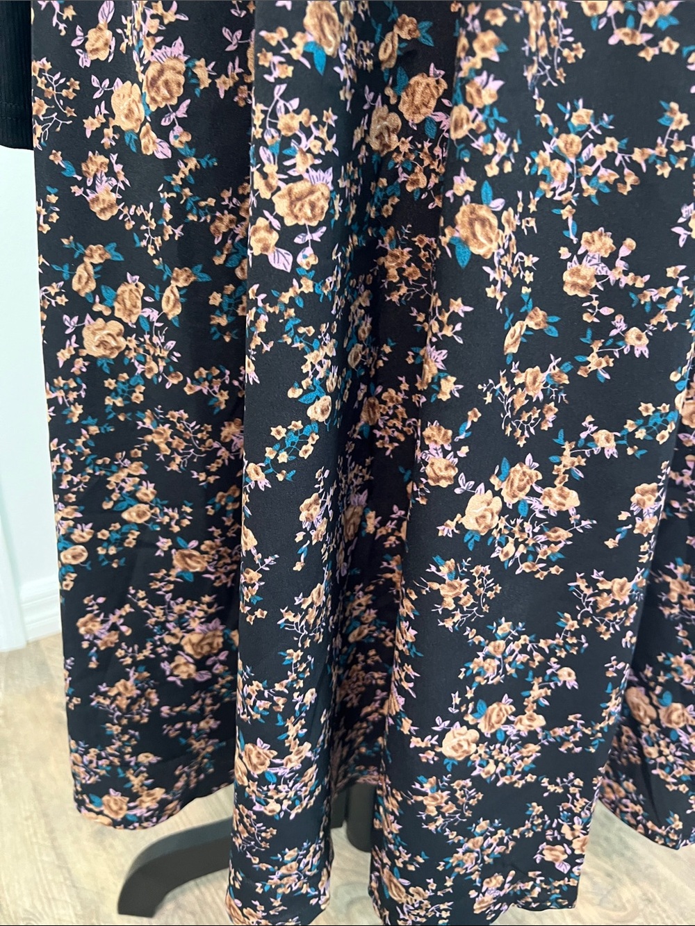 Black Floral Long-Sleeve V-Neck Midi Dress - Picture 11 of 11